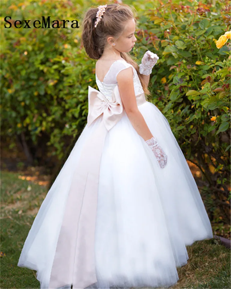 White Flower Girls Dresses With Belt A-Line Puffy Tulle Little Princess First Communion Dress
White Flower Girls Dresses With Belt A-Line Puffy Tulle Little Princess First Communion Dress