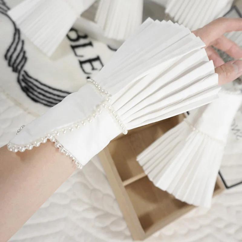 Fashionable exquisite white beads ballpoint pleated fake fantasy round Warm Soft Gloves Mysterious Accessories fragrance
Fashionable exquisite white beads ballpoint pleated fake fantasy round Warm Soft Gloves Mysterious Accessories fragrance