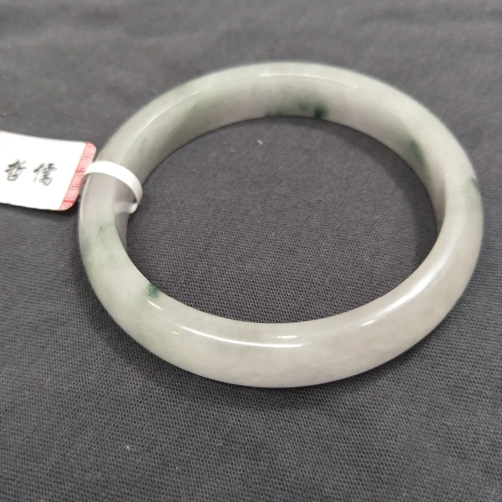 Send A certificate natural Myanmar Jadeite bracelets carved pale green two-color 54-61mm elegant women's jewelry gifts
Send A certificate natural Myanmar Jadeite bracelets carved pale green two-color 54-61mm elegant women's jewelry gifts