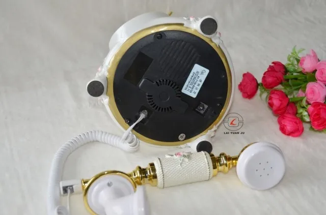 The new European antique telephone telephone landline telephone White Retro stereo flower garden phone
The new European antique telephone telephone landline telephone White Retro stereo flower garden phone