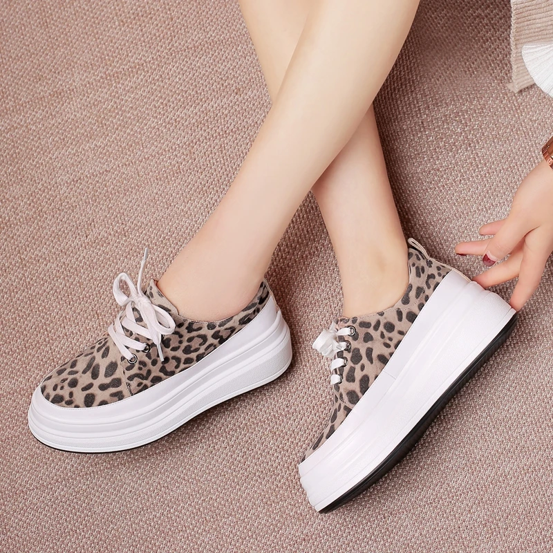 ISNOM Sexy Leopard Print Flats Women Cross Tied Round Toe Footwear Cow Suede Shoes Ladies Platform Casual Shoes Woman Spring
ISNOM Sexy Leopard Print Flats Women Cross Tied Round Toe Footwear Cow Suede Shoes Ladies Platform Casual Shoes Woman Spring