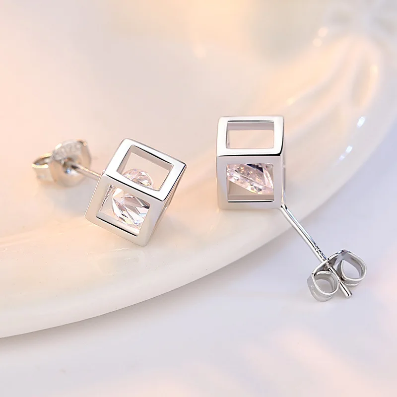 MEYRROYU Geometric Square Zircon Earrings Women's Jewelry Fashion Jewelry Cute Girl Exquisite Simple Jewelry Gift
MEYRROYU Geometric Square Zircon Earrings Women's Jewelry Fashion Jewelry Cute Girl Exquisite Simple Jewelry Gift