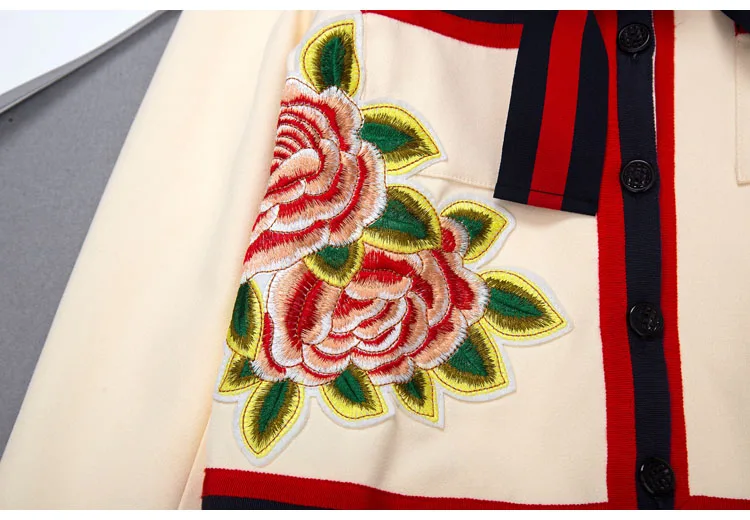 Runway Designer Women Spring Autumn British Clothing Set Floral Embroidery Appliques Bow Coats Tops And Pleated Skirts CC013
Runway Designer Women Spring Autumn British Clothing Set Floral Embroidery Appliques Bow Coats Tops And Pleated Skirts CC013