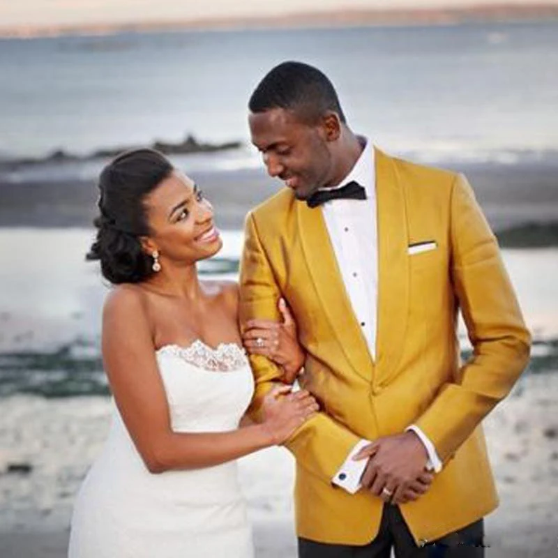New Gold Trim Fit Wedding Tuxedos One Button Shawl Lapel Blazer and Black Pants Customized Formal Prom Jacket Free Fee Bow Tie
New Gold Trim Fit Wedding Tuxedos One Button Shawl Lapel Blazer and Black Pants Customized Formal Prom Jacket Free Fee Bow Tie
