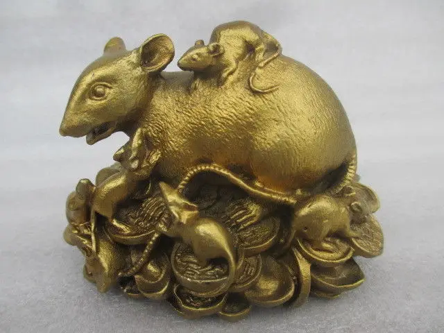 

China's rare old manual hammer rat, copper statue of five mice carrying goods