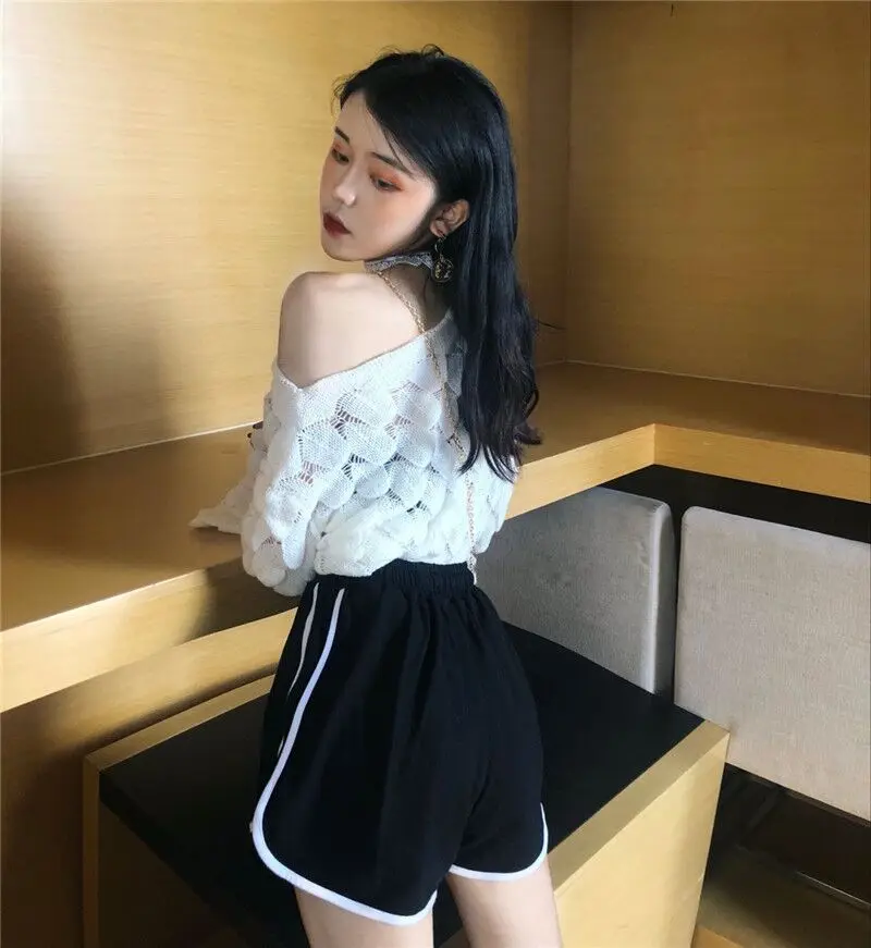 vintage hollow out New autumn Women's Clothing fashion trend temperament knitted thin loose flare sleeve pullover full Sweaters
vintage hollow out New autumn Women's Clothing fashion trend temperament knitted thin loose flare sleeve pullover full Sweaters