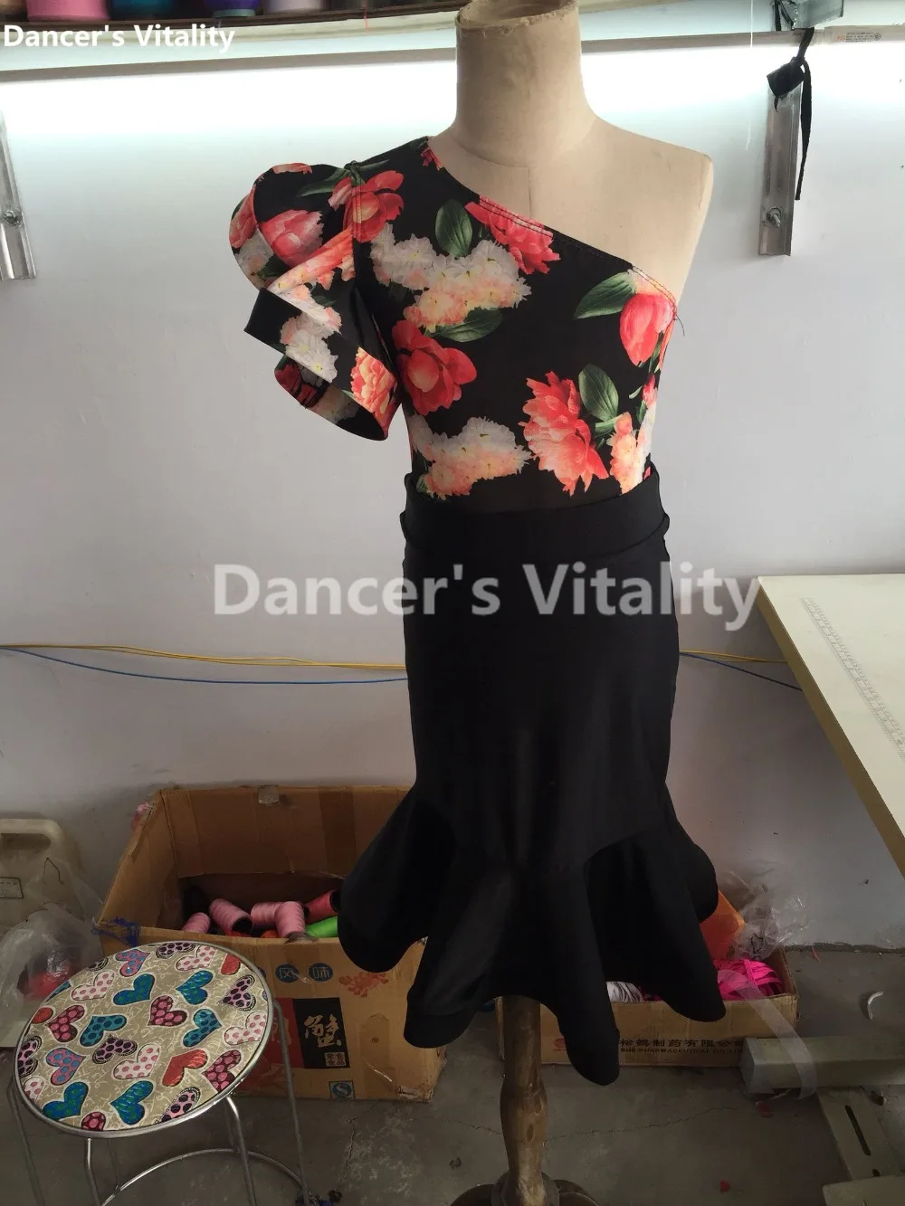Single shoulder Child Latin Dance Dresses Kids Ballroom Dance Costume Girl Modern Dance Dress Women Waltz Dance dress
Single shoulder Child Latin Dance Dresses Kids Ballroom Dance Costume Girl Modern Dance Dress Women Waltz Dance dress