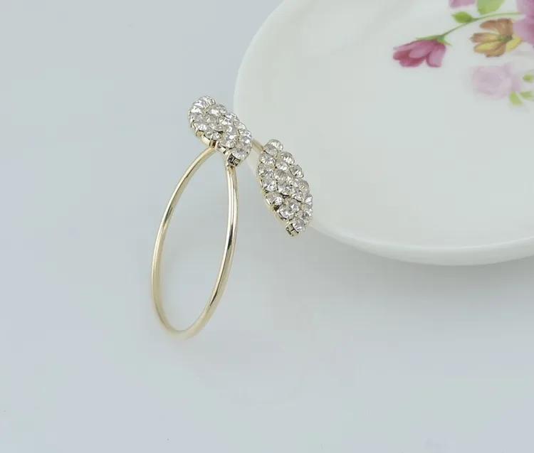 50pcs / lot beautiful retro-style sparkling crystal napkin ring, hotel table decoration napkin ring
50pcs / lot beautiful retro-style sparkling crystal napkin ring, hotel table decoration napkin ring