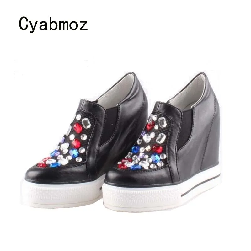 Cyabmoz новые женские туфли на платформе на танкетке высокие каблуки Стразы повседневная женская обувь для женщин
Cyabmoz новые женские туфли на платформе на танкетке высокие каблуки Стразы повседневная женская обувь для женщин