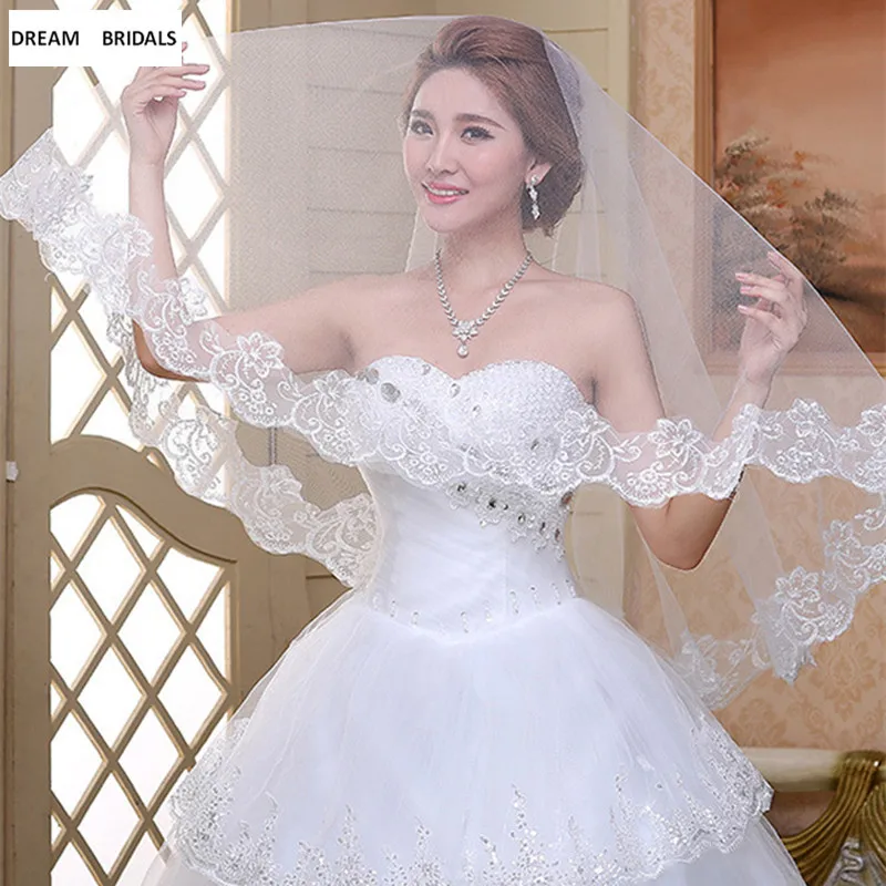 Hot Short Wedding Veil White Ivory One Layer Bridal Veil Appliques Lace Edge Wedding Accessories In Stock
Hot Short Wedding Veil White Ivory One Layer Bridal Veil Appliques Lace Edge Wedding Accessories In Stock