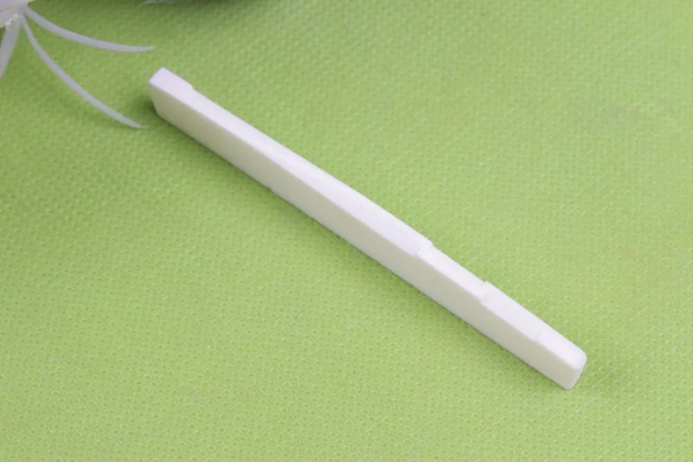 1x Classical Guitar Saddle Bridge 100% Buffalo Bone High Quality 76x3x12mm Guitar parts & Accessories #73
1x Classical Guitar Saddle Bridge 100% Buffalo Bone High Quality 76x3x12mm Guitar parts & Accessories #73