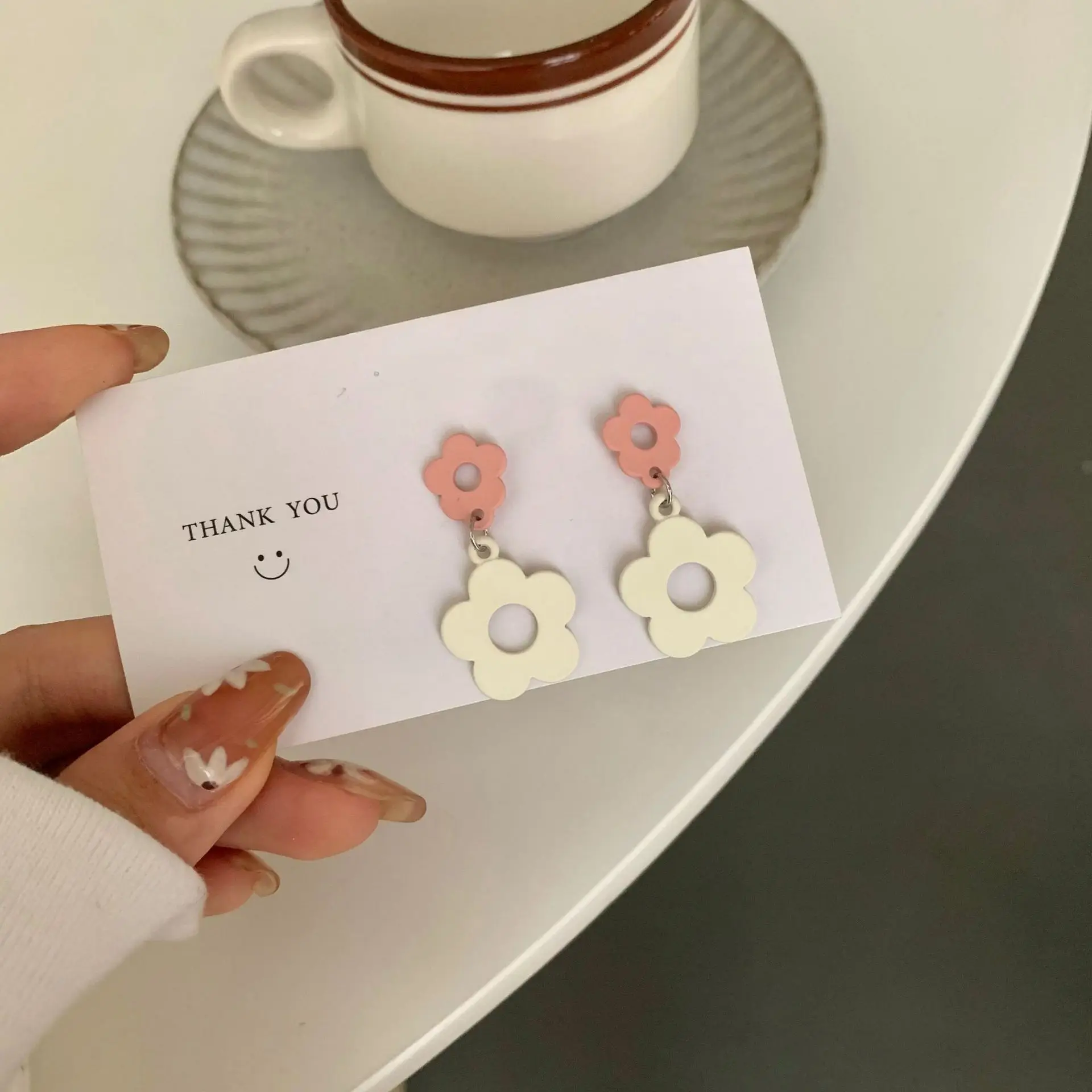 2021 Korean Sweet Hollow Flower Drop Earrings for Women Double Layer Floral Statement Clip Earring Female Party Jewelry Gifts 
2021 Korean Sweet Hollow Flower Drop Earrings for Women Double Layer Floral Statement Clip Earring Female Party Jewelry Gifts