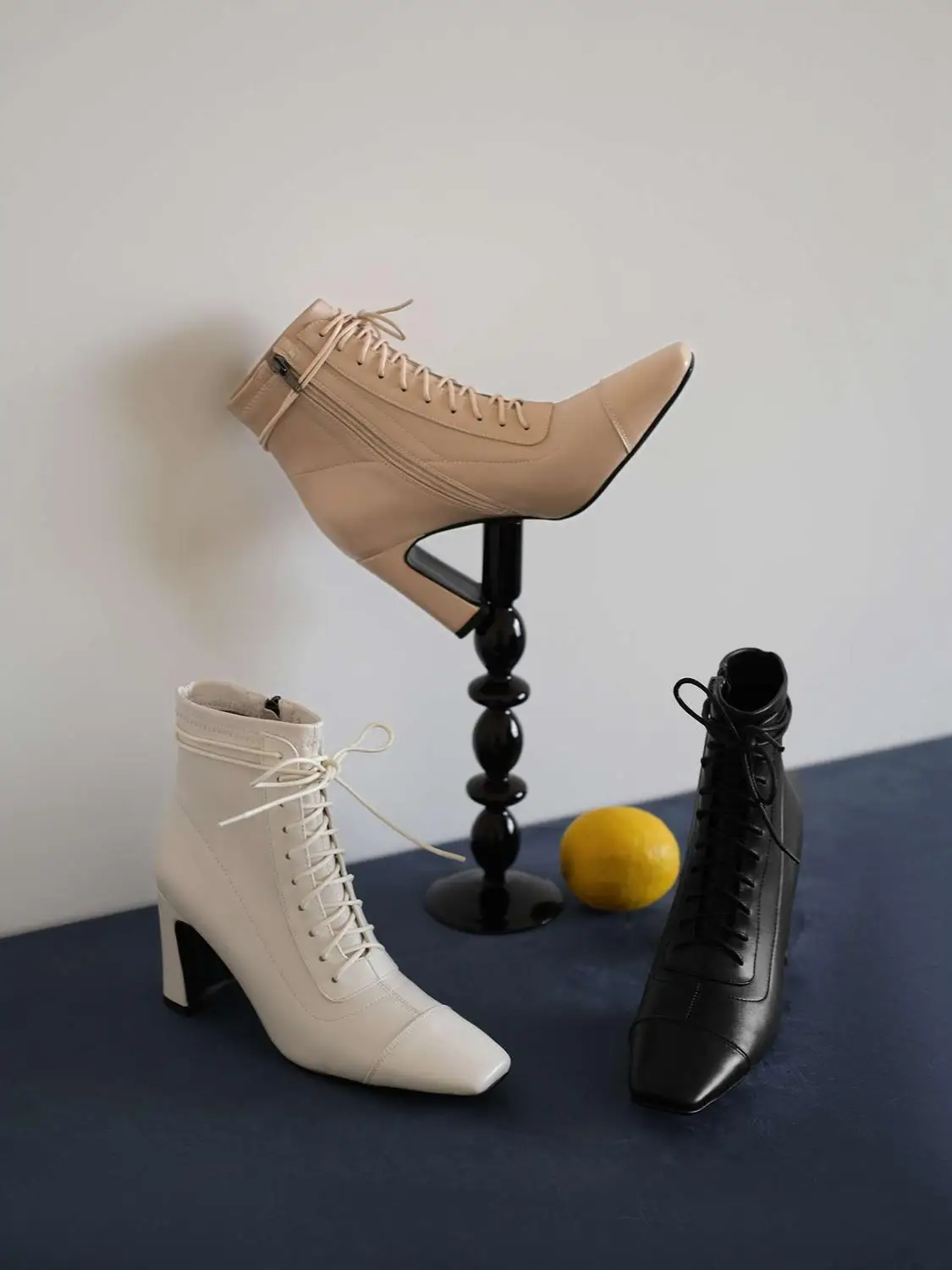 Vichelo Hot winter shoes women natural leather three colors handmade square toe high heel lace up stretch mature ankle boots L31
Vichelo Hot winter shoes women natural leather three colors handmade square toe high heel lace up stretch mature ankle boots L31
