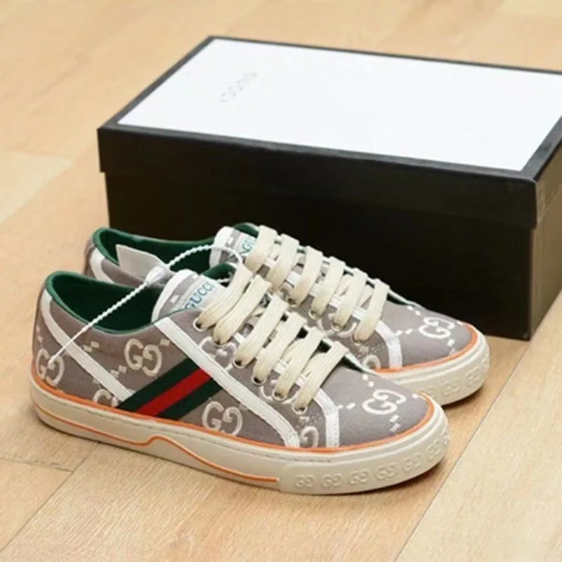 2021 new high-quality canvas shoesfor men and women, lightweight and breathablecasual shoes,women's walkingshoes and men's shoes
2021 new high-quality canvas shoesfor men and women, lightweight and breathablecasual shoes,women's walkingshoes and men's shoes