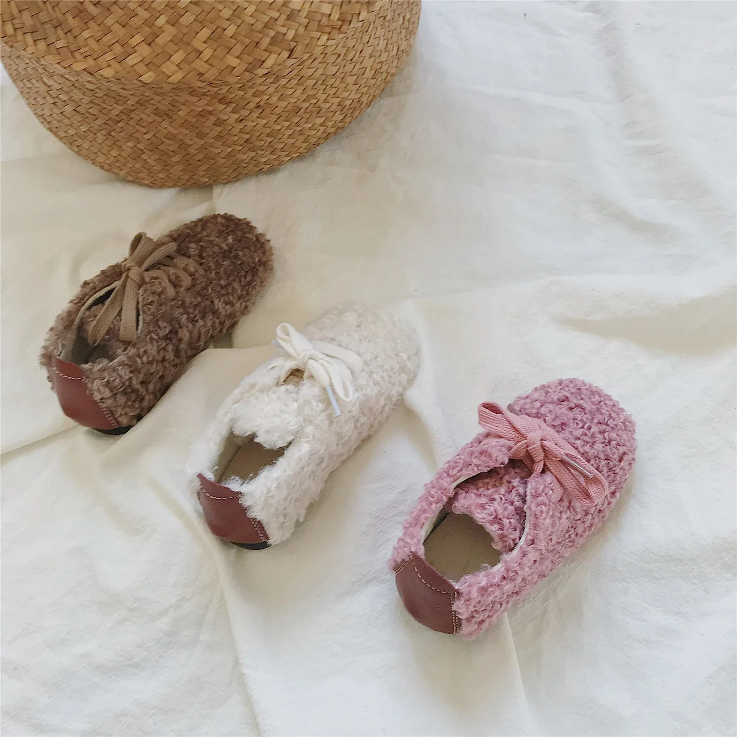 Winter new lambs wool warm thicken shoes kids soft bottom wool girl comfortable shoes pure color toddler girl leisure shoes
Winter new lambs wool warm thicken shoes kids soft bottom wool girl comfortable shoes pure color toddler girl leisure shoes