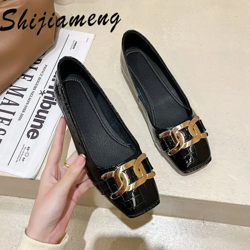 2021 spring new mirror top leather casual single shoes women's flat heel square bean shoes
2021 spring new mirror top leather casual single shoes women's flat heel square bean shoes