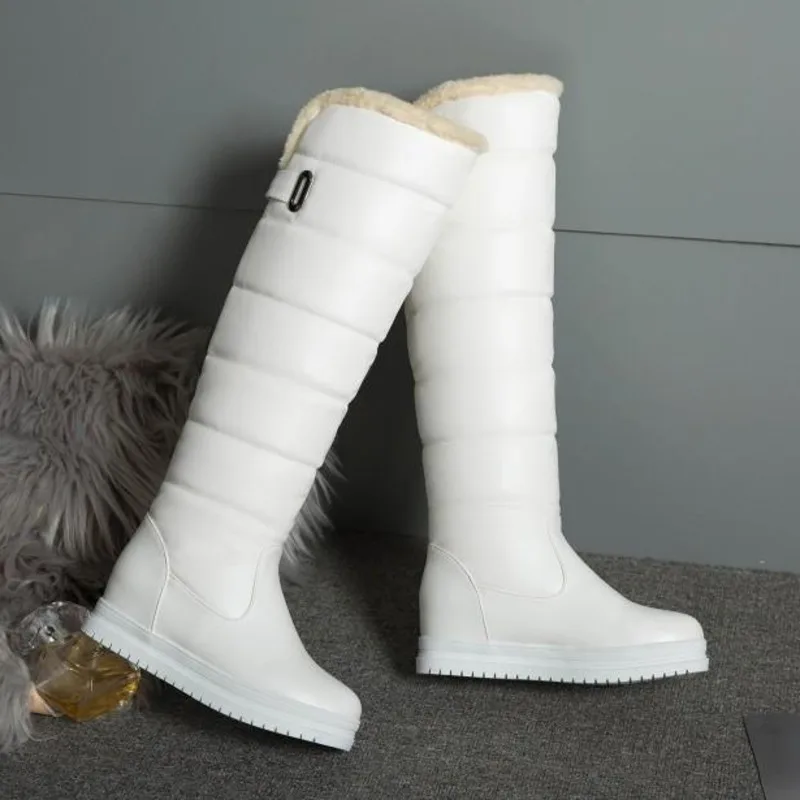 Thick Soled Snow Boots Plush Warm Women's Shoes Large Size Autumn and Winter Simple Middle Heel White Flat Bottomed High Boots
Thick Soled Snow Boots Plush Warm Women's Shoes Large Size Autumn and Winter Simple Middle Heel White Flat Bottomed High Boots