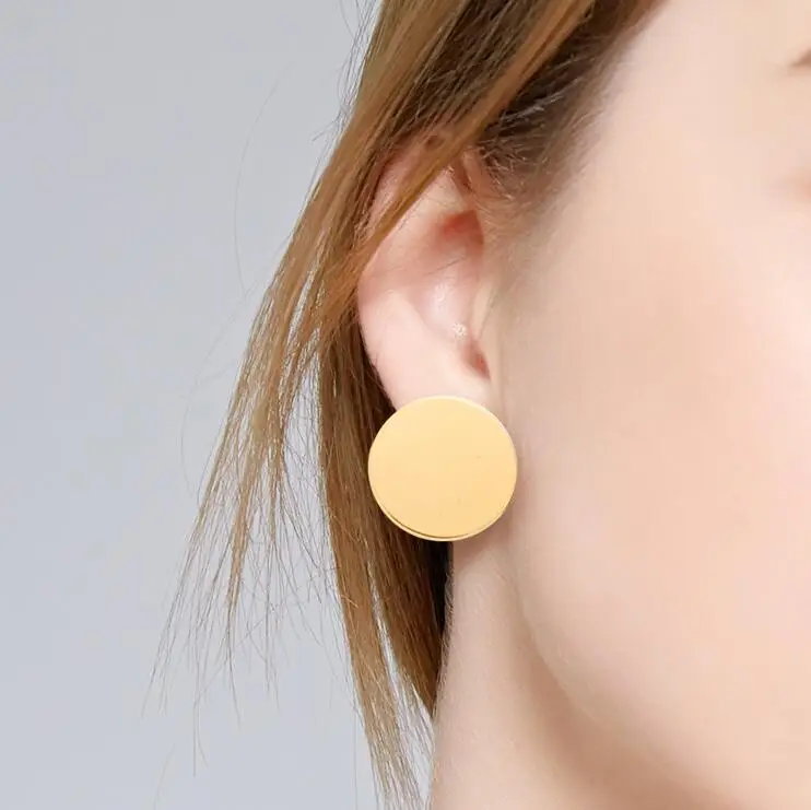 Simple fashion gold color Silver plated geometric big round Clip earrings for women fashion big hollow Ear clip jewelry
Simple fashion gold color Silver plated geometric big round Clip earrings for women fashion big hollow Ear clip jewelry
