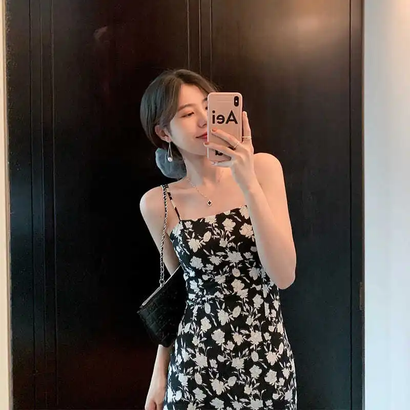 2021 spring new square collar floral condole belt dress women's inner bottom long skirt design sense French condole belt skirt
2021 spring new square collar floral condole belt dress women's inner bottom long skirt design sense French condole belt skirt