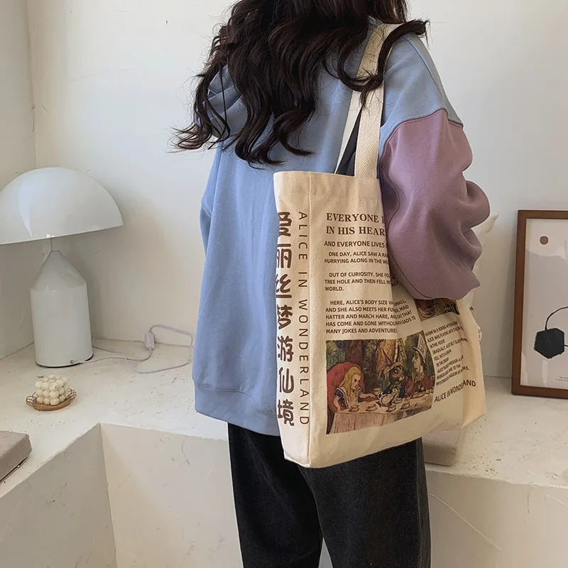 New Design Women Canvas Shoulder Bag Alice in Wonderland Storage Shopping Bags Book Bag Cotton Ladies Cloth Handbags Tote
New Design Women Canvas Shoulder Bag Alice in Wonderland Storage Shopping Bags Book Bag Cotton Ladies Cloth Handbags Tote
