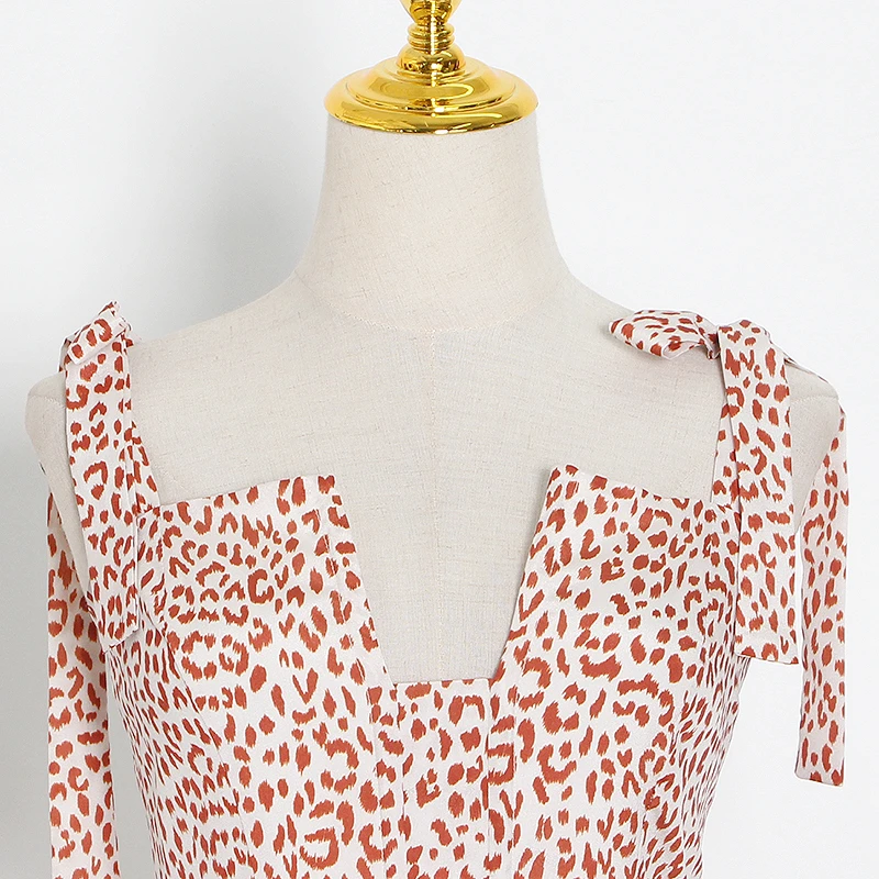 TWOTWINSTYLE Vintage Asymmetrical Women Dress Square Collar Sleeveless Spaghetti Strap High Waist Print Dresses For Female Tide
TWOTWINSTYLE Vintage Asymmetrical Women Dress Square Collar Sleeveless Spaghetti Strap High Waist Print Dresses For Female Tide