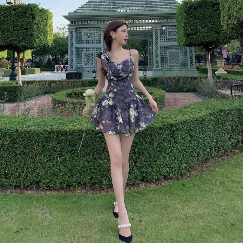 2021 Summer Floral Vintage Strap Dress Women Sexy Korean Design Elegant Party Dress Female Casual Backless Y2k Chiffon Dress New
2021 Summer Floral Vintage Strap Dress Women Sexy Korean Design Elegant Party Dress Female Casual Backless Y2k Chiffon Dress New
