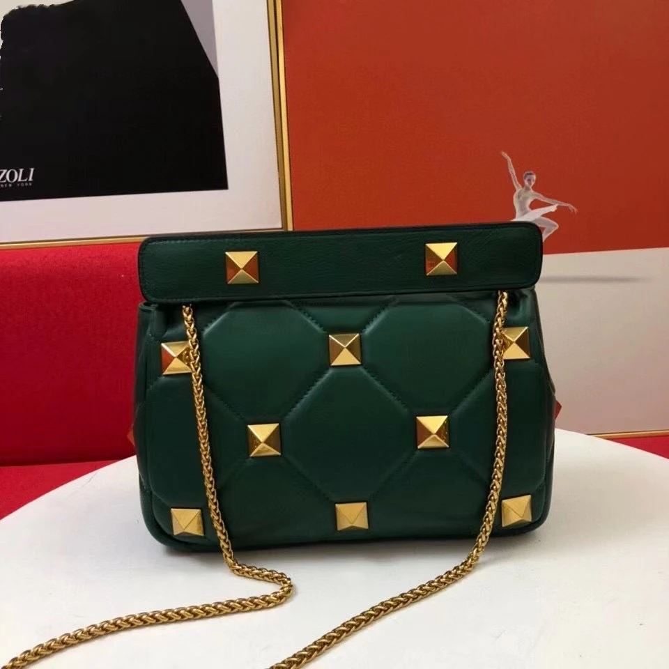 2021 ladies new fashion designer bag high quality leather shoulder bag luxury rivet handbag
2021 ladies new fashion designer bag high quality leather shoulder bag luxury rivet handbag