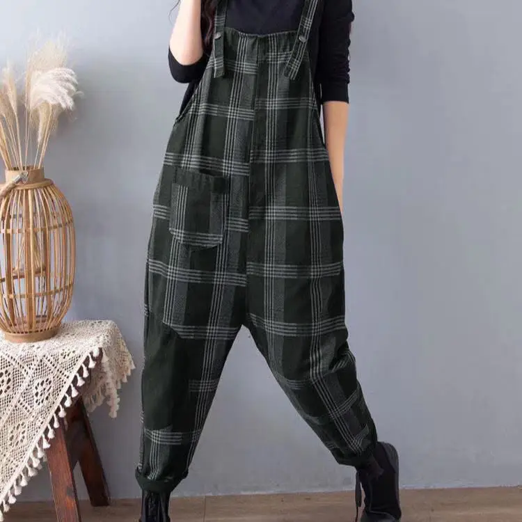 Big size fat sister Plaid suspenders women's new thickened loose casual jeans in autumn and winter 2020
Big size fat sister Plaid suspenders women's new thickened loose casual jeans in autumn and winter 2020