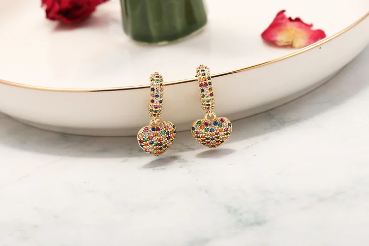2020 New Fashion Color Heart Pendant Earrings Stud Earrings Women Elegant Accessories Romantic Jewelry Gift 
2020 New Fashion Color Heart Pendant Earrings Stud Earrings Women Elegant Accessories Romantic Jewelry Gift