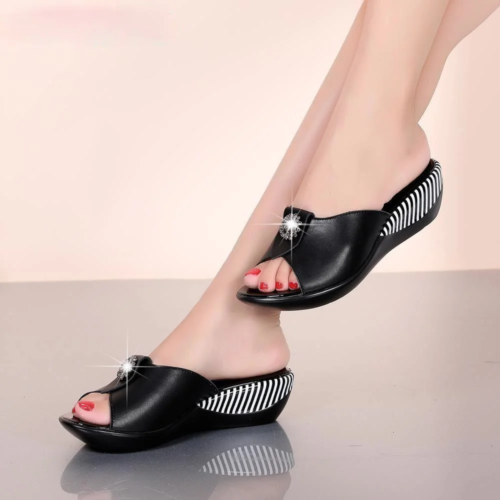 2021 Summer Platform Flip Flops Fashion Beach Shoes Woman Anti-slip Genuine Leather Sandals Women Slippers Shoe
2021 Summer Platform Flip Flops Fashion Beach Shoes Woman Anti-slip Genuine Leather Sandals Women Slippers Shoe