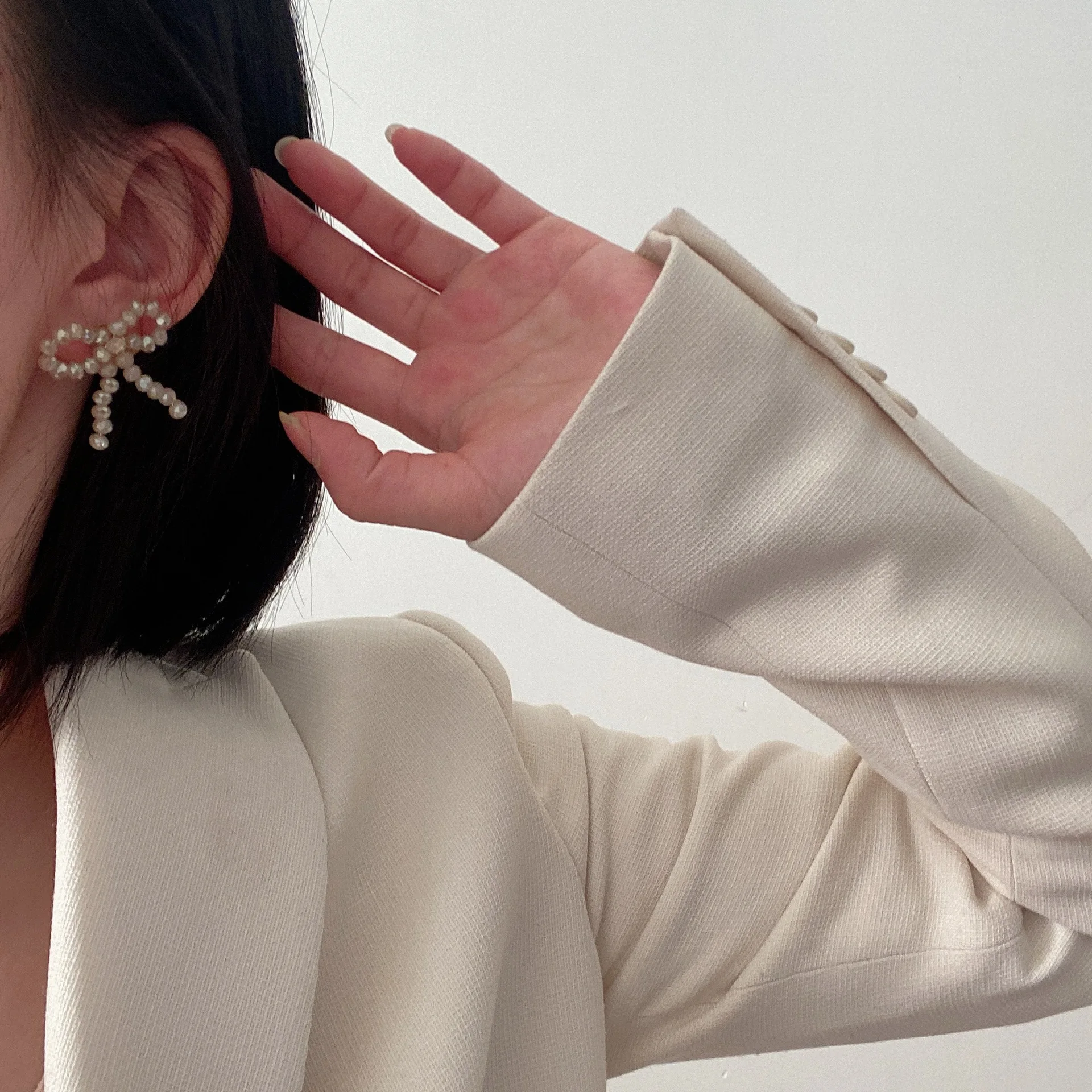 KACOSHOW Korean Pearl Beaded Flower Crystal Earrings Female Contrast Retro Super Fairy Earring Fashion Girl's Unusual Earrings
KACOSHOW Korean Pearl Beaded Flower Crystal Earrings Female Contrast Retro Super Fairy Earring Fashion Girl's Unusual Earrings
