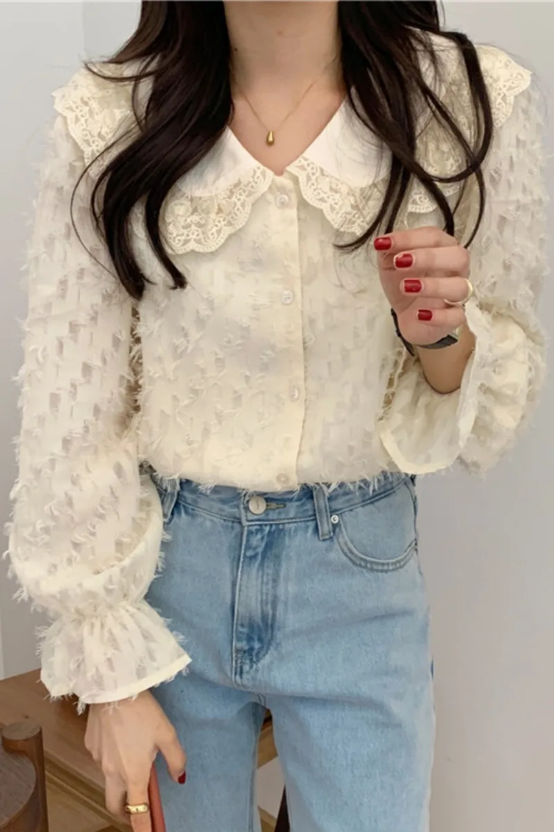 Lantern Sleeve Elegant Shirts Off White Black Button Vintage Blouse Turn Down Collar Lace Ladies Shirt Female Casual Korean Top
Lantern Sleeve Elegant Shirts Off White Black Button Vintage Blouse Turn Down Collar Lace Ladies Shirt Female Casual Korean Top