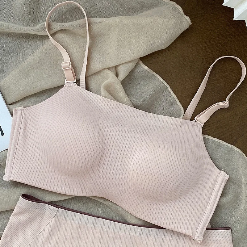 Tube top anti-glare no steel ring gathered bralette female adjustable upper support underwear adjustable BC cup bra sets
Tube top anti-glare no steel ring gathered bralette female adjustable upper support underwear adjustable BC cup bra sets