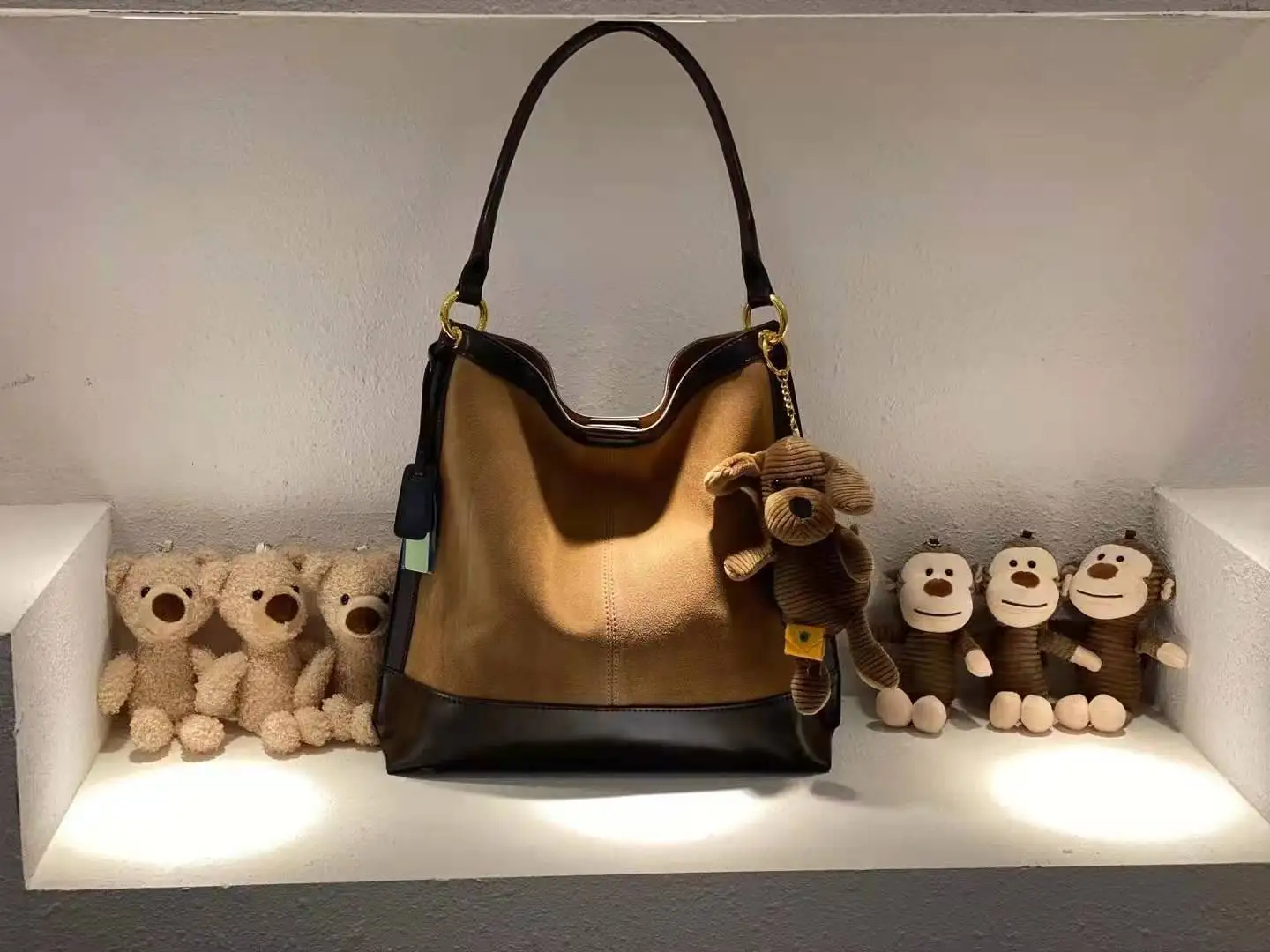 Suede casual totes bags Nubuck shoulder bags cow leather crossbody bags with 2 Shoulder strap
Suede casual totes bags Nubuck shoulder bags cow leather crossbody bags with 2 Shoulder strap