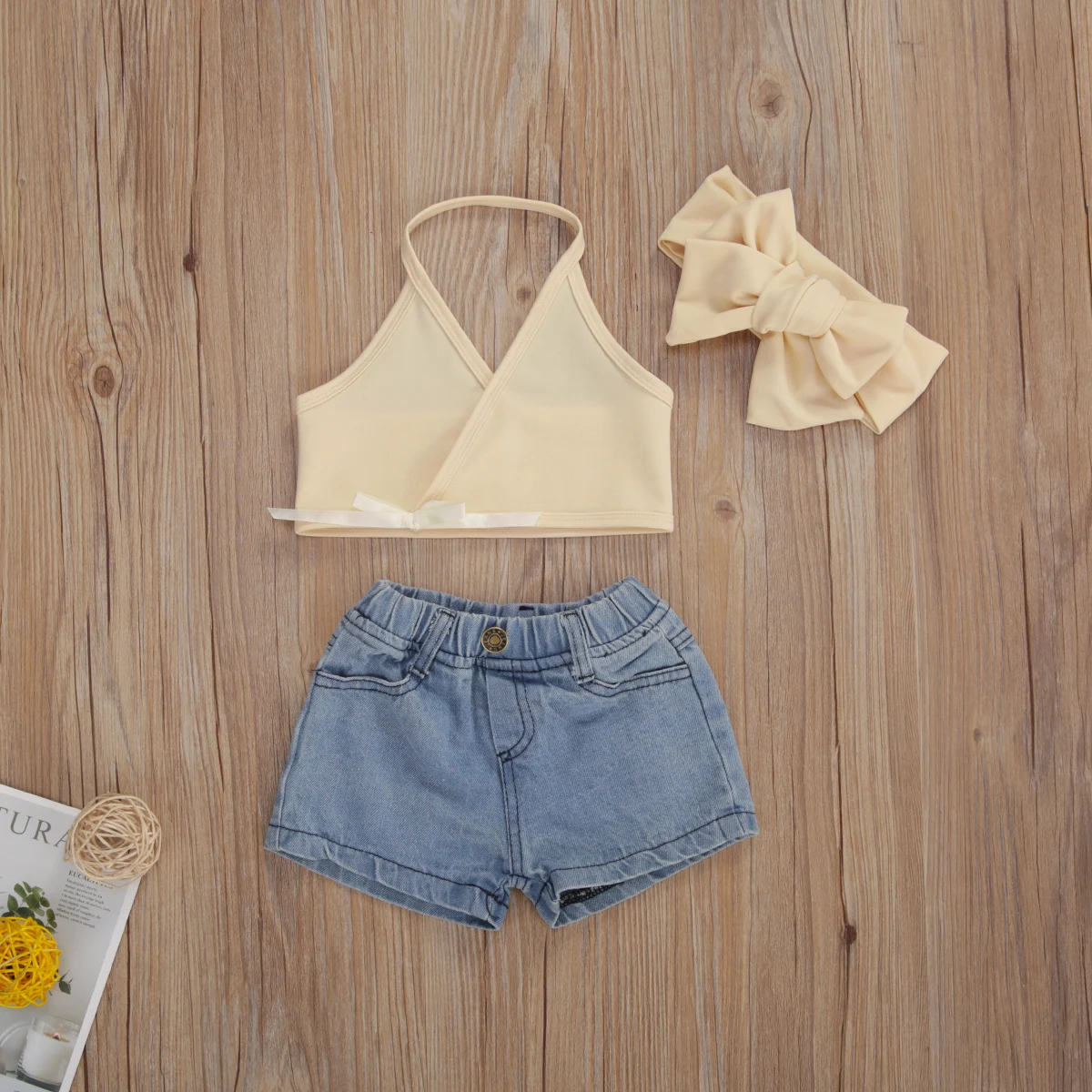 3 Pcs Infant Girls Solid Color Outfits Set Toddler Sleeveless Solid V-neck Halter Top+ Denim Shorts With Pockets +Bow Headdress 
3 Pcs Infant Girls Solid Color Outfits Set Toddler Sleeveless Solid V-neck Halter Top+ Denim Shorts With Pockets +Bow Headdress
