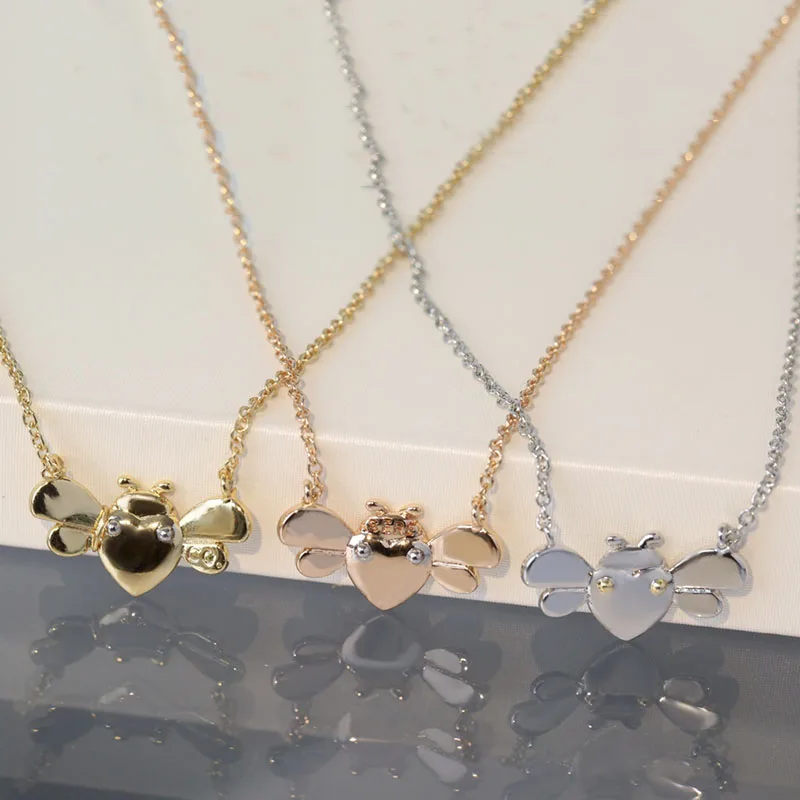 2021 New 1:1 Sterling Silver Tif Necklace High Quality Fashion Bee Necklace Ladies Hip Hop Party Exquisite Luxury Jewelry Gift
2021 New 1:1 Sterling Silver Tif Necklace High Quality Fashion Bee Necklace Ladies Hip Hop Party Exquisite Luxury Jewelry Gift