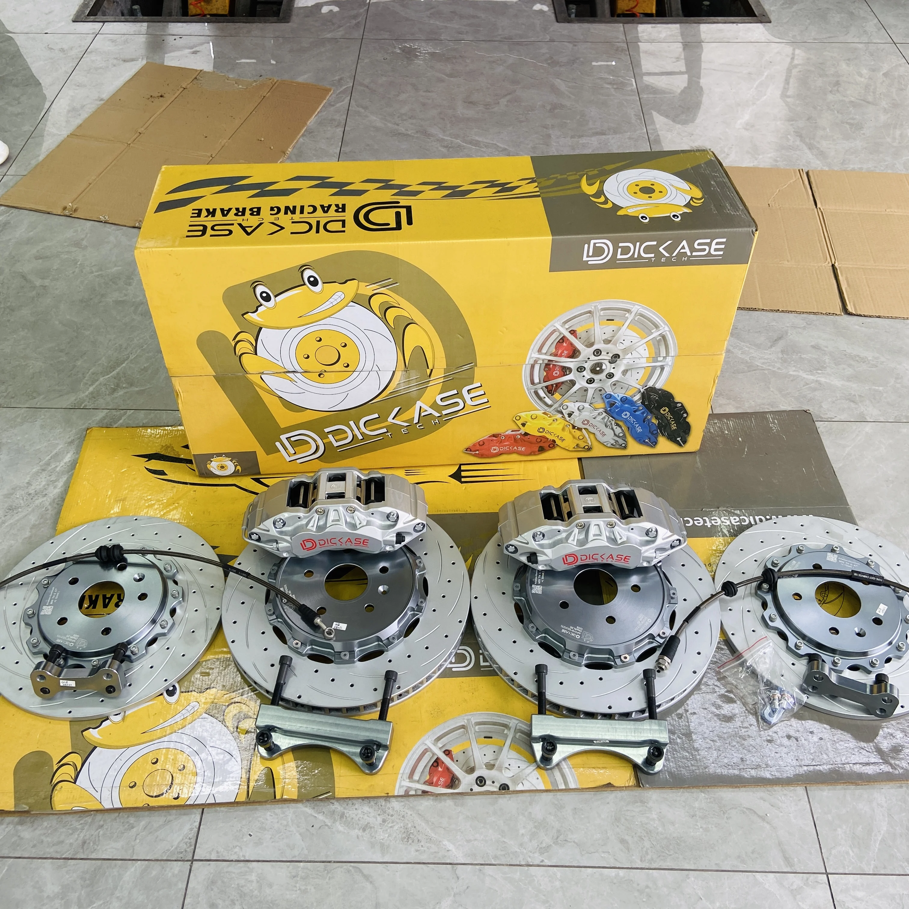 Dicase front brake system 6 pot caliper kit and rear expanded disc for Honda Accord with 18inch wheels from 2003 years
Dicase front brake system 6 pot caliper kit and rear expanded disc for Honda Accord with 18inch wheels from 2003 years