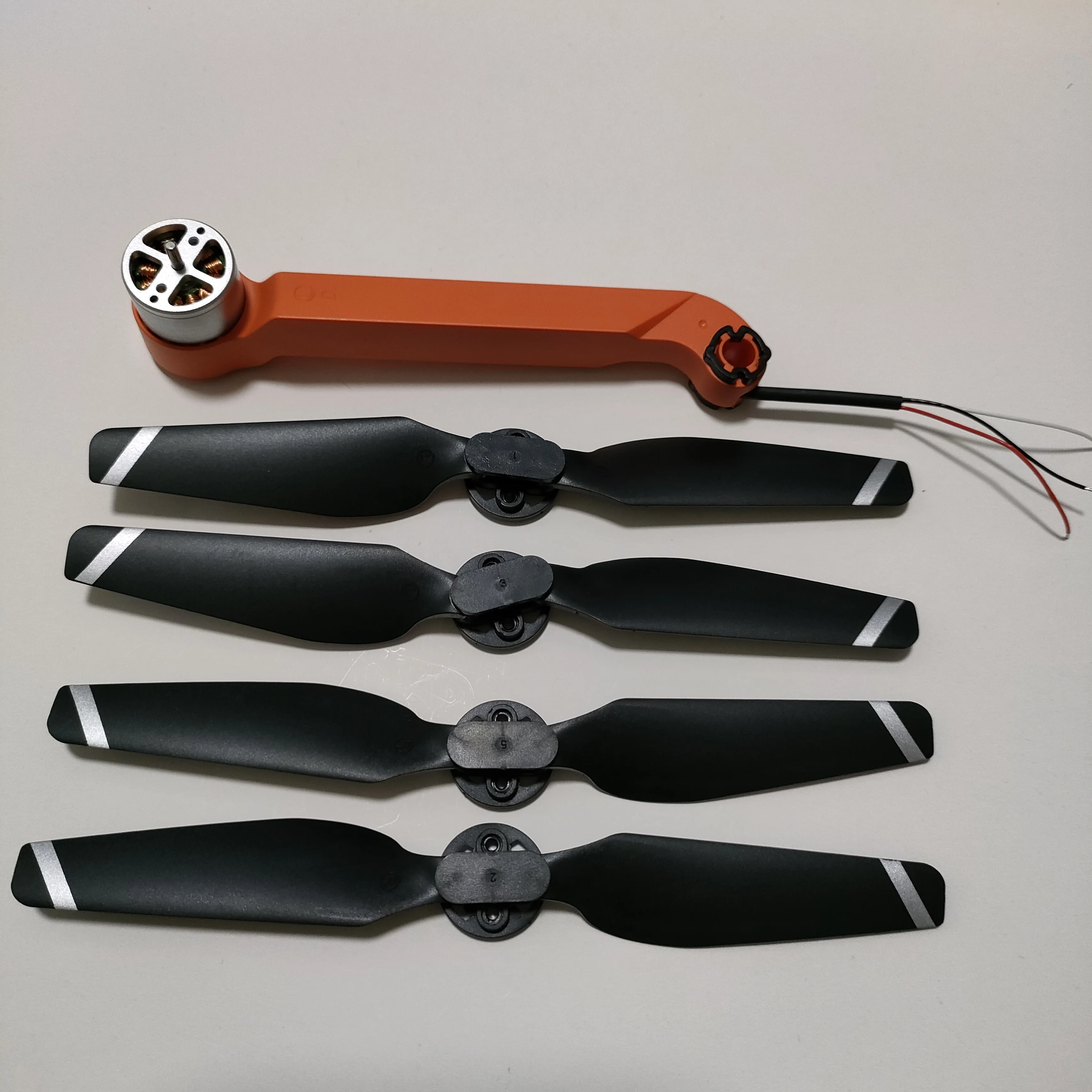 Drone Spare Parts Original Accessories 4PCS Folding Propellers + Rear Right Brushless Motor Arm D for KF102 GPS RC Quadcopter
Drone Spare Parts Original Accessories 4PCS Folding Propellers + Rear Right Brushless Motor Arm D for KF102 GPS RC Quadcopter