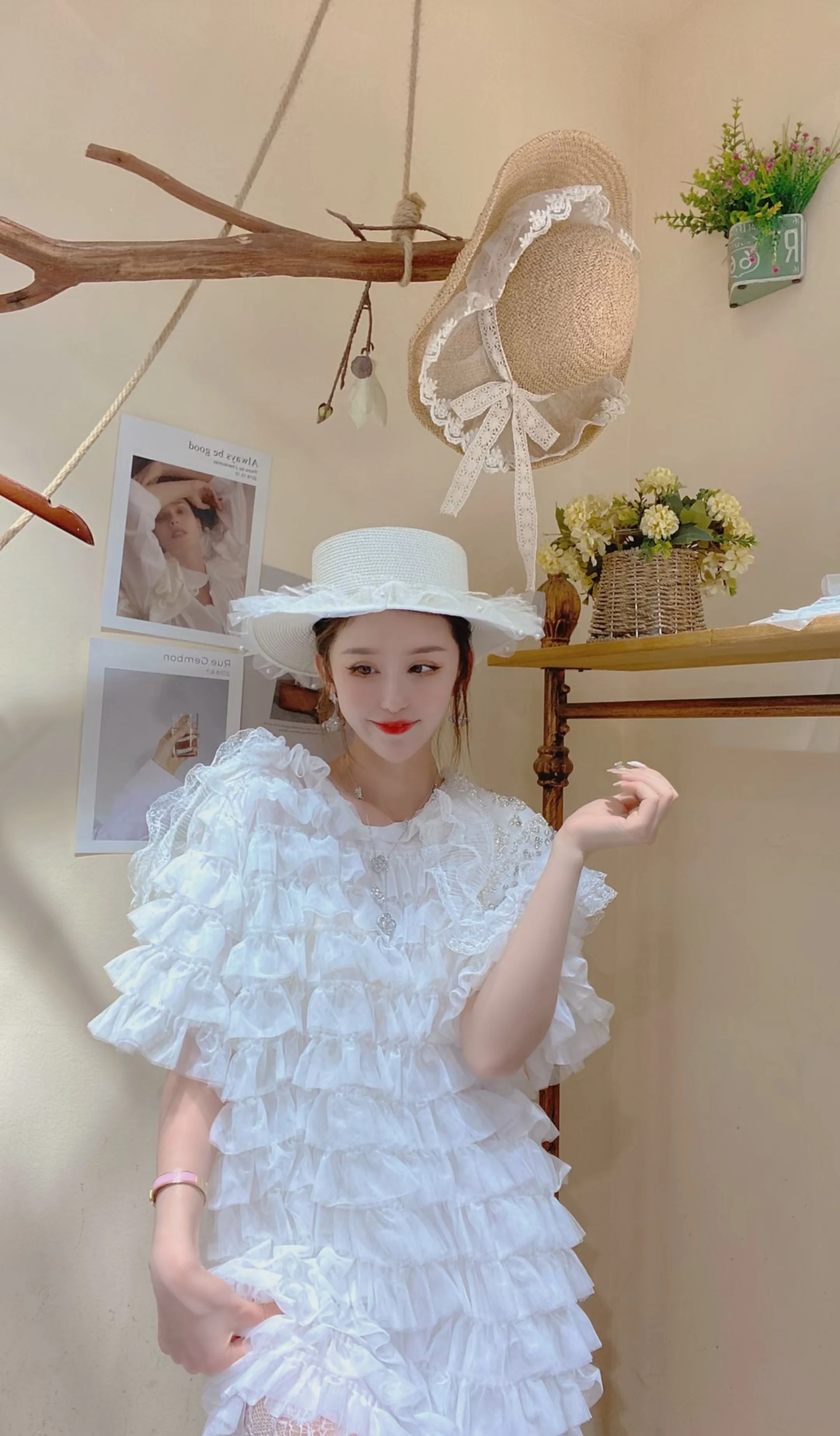 2021 Summer Super Fairy Sweet White Women Korean Design Lapel Above Knee Dress Beaded Loose Graceful Ladies Mini Cake Dress
2021 Summer Super Fairy Sweet White Women Korean Design Lapel Above Knee Dress Beaded Loose Graceful Ladies Mini Cake Dress
