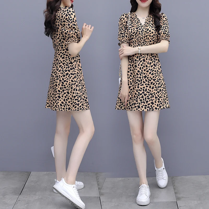 In the new dress sense of senior French sexy leopard grain dress design feeling small light ripe skirts in summer 
In the new dress sense of senior French sexy leopard grain dress design feeling small light ripe skirts in summer