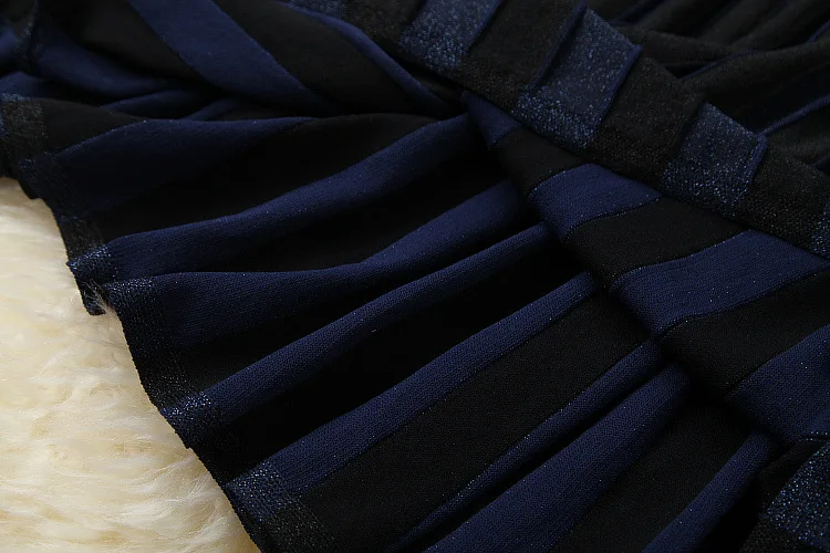 European and American women's wear 2020 autumn new style Flared sleeve sweater long sleeves Pleated skirt bright silk knit suit
European and American women's wear 2020 autumn new style Flared sleeve sweater long sleeves Pleated skirt bright silk knit suit