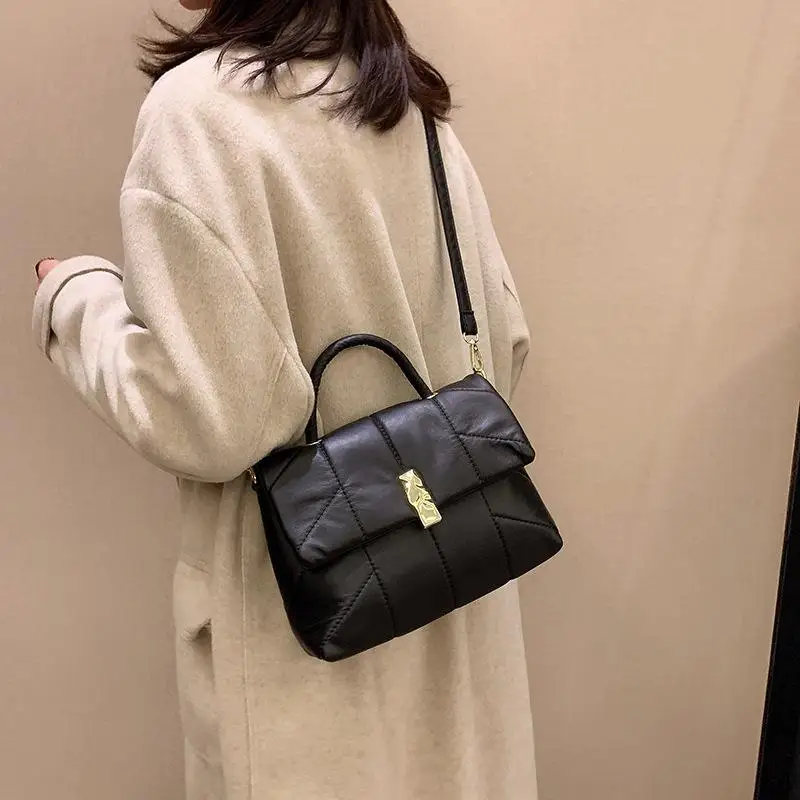Fashion PU Lattice Handbags for Women PU Flap Shoulder Crossbody Bags Casual Shopper Bags Girl Party Square Messenger Bag 2022
Fashion PU Lattice Handbags for Women PU Flap Shoulder Crossbody Bags Casual Shopper Bags Girl Party Square Messenger Bag 2022