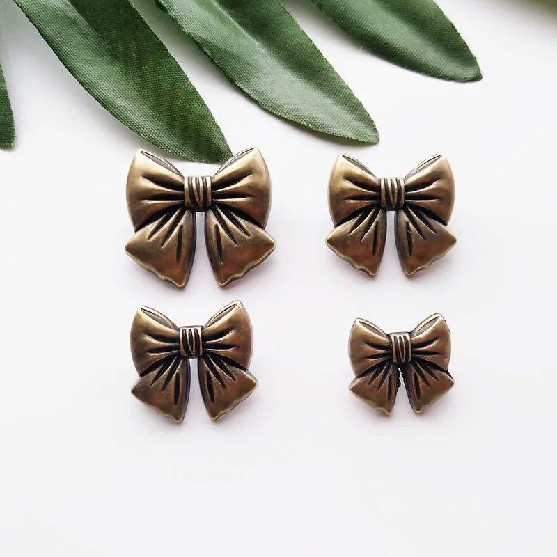 10pcs Bow-Knot Antique Brass Metal Button Sewing-On One-Hole Buttons For Clothes Bag Fashion Craft DIY Decoration 15/18/20/23mm
10pcs Bow-Knot Antique Brass Metal Button Sewing-On One-Hole Buttons For Clothes Bag Fashion Craft DIY Decoration 15/18/20/23mm