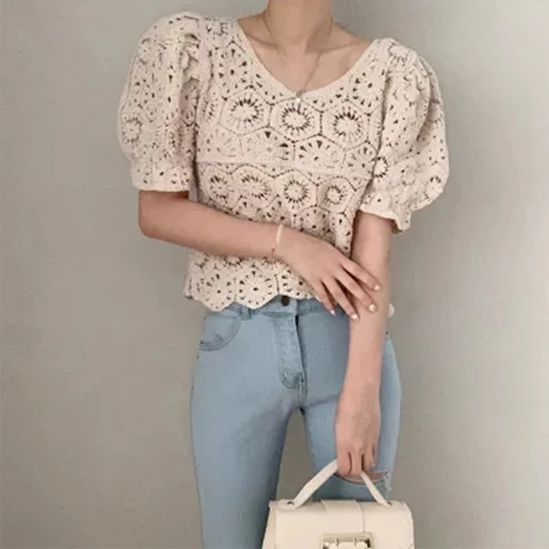 Hollow Out Puff Short Sleeve Women's Blouse V-Neck Ruffles Lady Tops 2021 Summer Spring Sweet Girl Fashion Korean Female Blouses
Hollow Out Puff Short Sleeve Women's Blouse V-Neck Ruffles Lady Tops 2021 Summer Spring Sweet Girl Fashion Korean Female Blouses