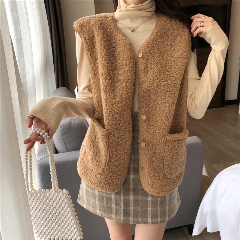 2020 Stylish Fake Lambswool Vest for Women Autumn Winter Button Pocket Vest Sleeveless Jecket Chaleco Mujer
2020 Stylish Fake Lambswool Vest for Women Autumn Winter Button Pocket Vest Sleeveless Jecket Chaleco Mujer