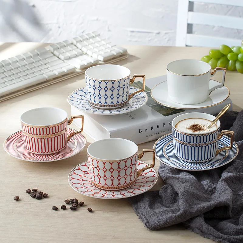 European Royal Coffee Cup Set British Cup and Saucer High-end Ceramics Western Tea Cup Afternoon Tea Cup with Golden Rose Spoon
European Royal Coffee Cup Set British Cup and Saucer High-end Ceramics Western Tea Cup Afternoon Tea Cup with Golden Rose Spoon