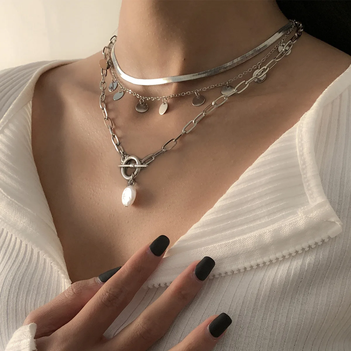 Multilayer Punk Style Metal Gold Flat Chain Necklaces Small Disc Charms Pearls Pendant Necklace For Women Female Party Jewelry
Multilayer Punk Style Metal Gold Flat Chain Necklaces Small Disc Charms Pearls Pendant Necklace For Women Female Party Jewelry