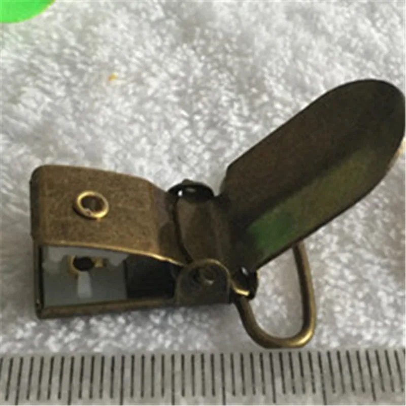50pcs/lot 1'' 25mm metal Antique Bronze hook baby dummy pacifier holder clips suspender clip soother clips for ribbon
50pcs/lot 1'' 25mm metal Antique Bronze hook baby dummy pacifier holder clips suspender clip soother clips for ribbon