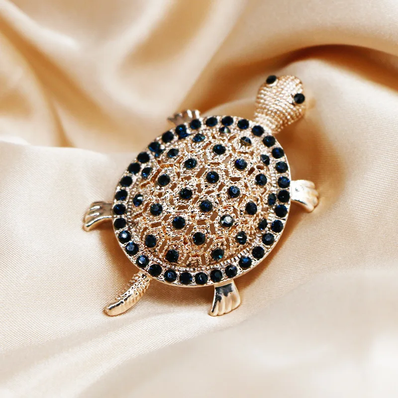 Luxury Female Crystal Turtle Brooch Rose Gold Silver Color Jewelry Broochs For Women Cute White Zircon Pin Dress Coat Accessory
Luxury Female Crystal Turtle Brooch Rose Gold Silver Color Jewelry Broochs For Women Cute White Zircon Pin Dress Coat Accessory
