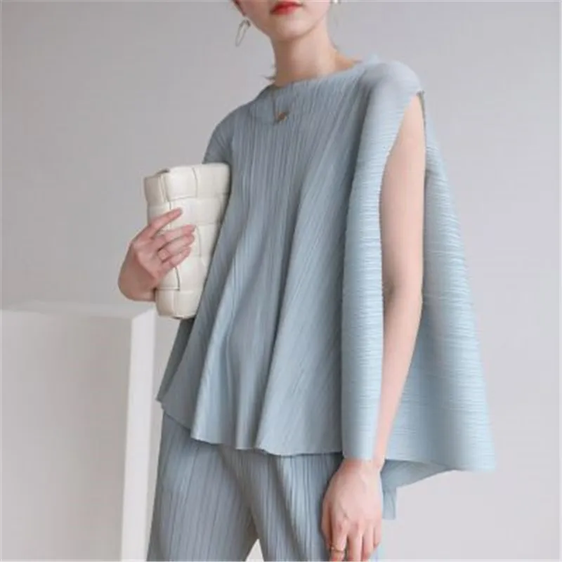 2021 summer new Miyake pleated top fat mm fashion comfortable loose large size Hepburn style personalized fashion T-shirt women
2021 summer new Miyake pleated top fat mm fashion comfortable loose large size Hepburn style personalized fashion T-shirt women